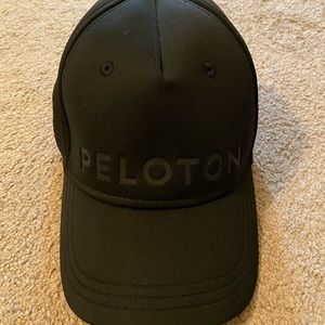 Peloton hat in black